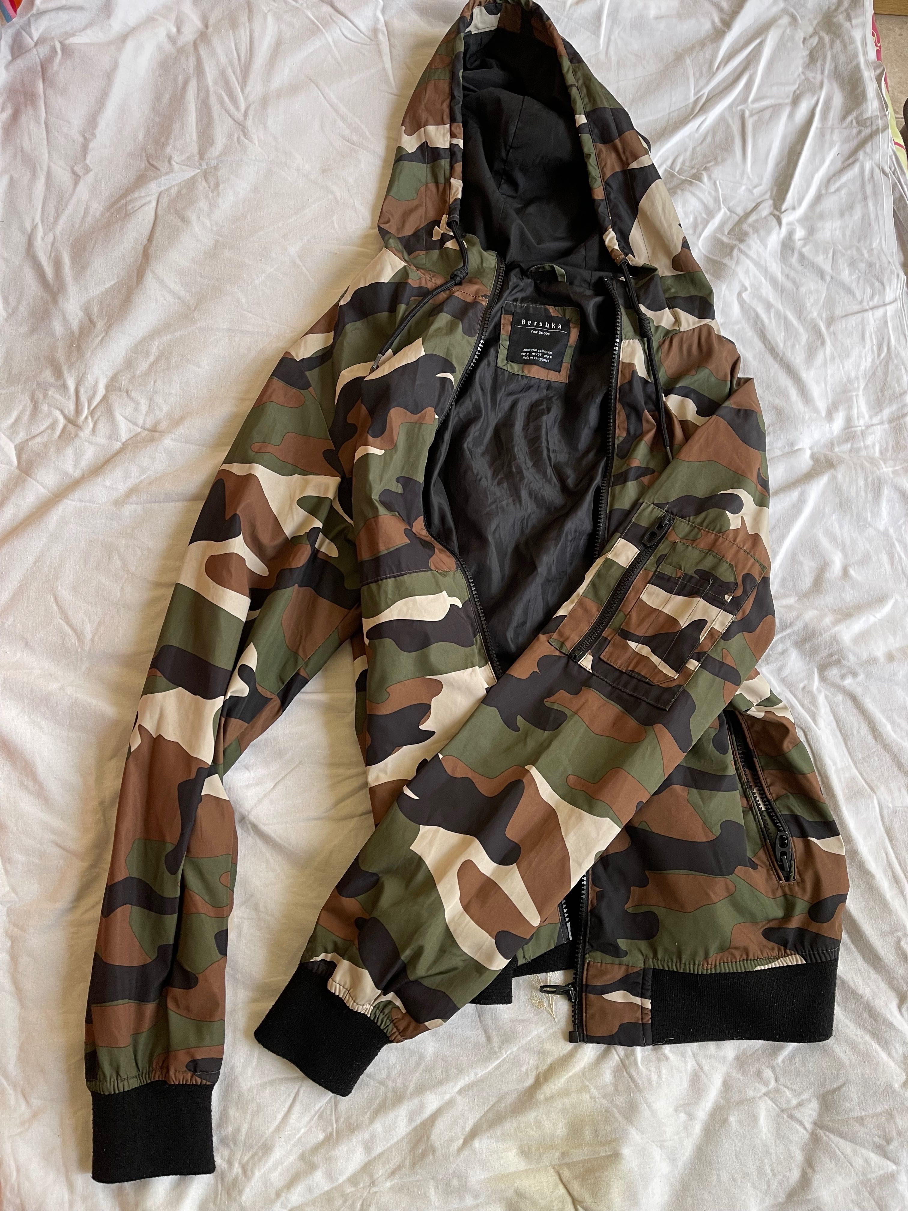 Bershka яке камуфлажно