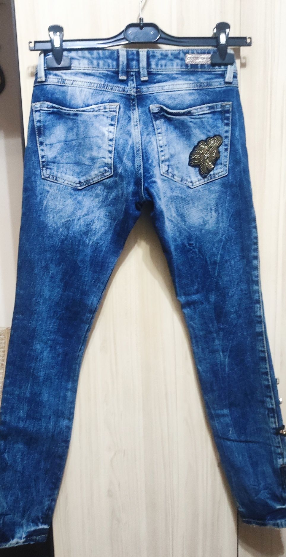 Нови дънки Guess S/XS размер