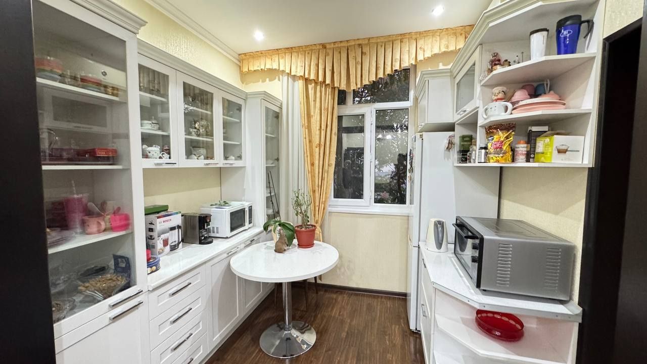Продаётся 3/4/4 ул.Кунаева 95м² ор-р: Гостиница Россия