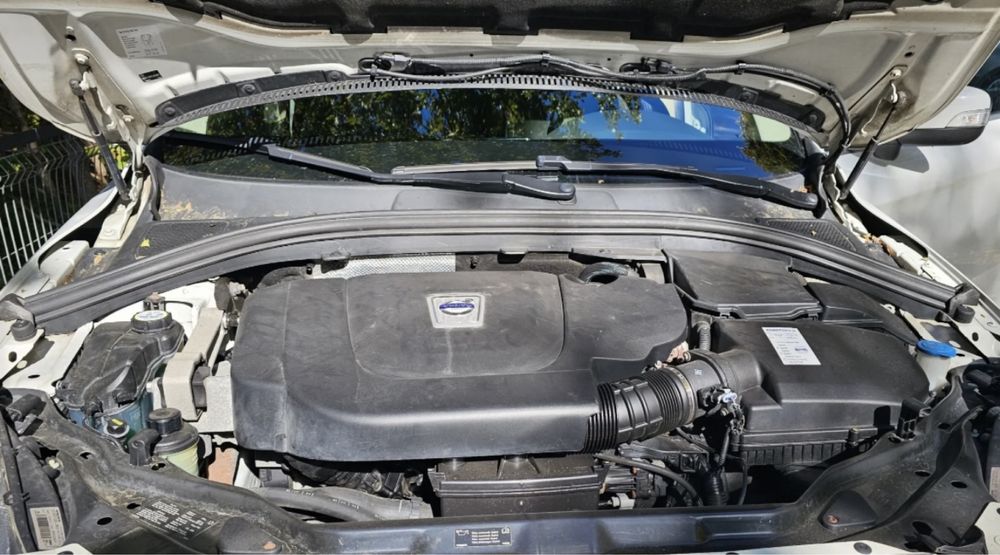 Valabil:  Volvo XC 60 D5 AWD Geartronic Momentum