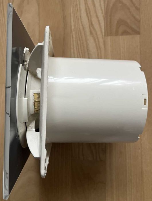 Вентилатор за баня Cata с датчик за влага и температура