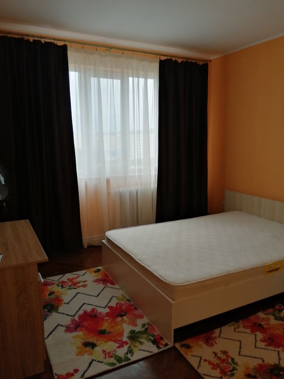 Închiriez apartament 3 camere