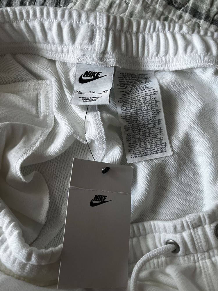 Къси панталони Nike XXL