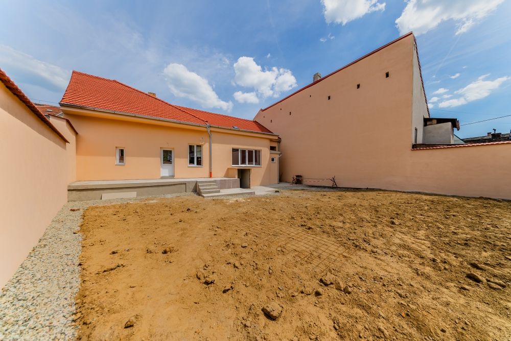 Vand sau schimb.Bijuterie arhitecturala ultracentral