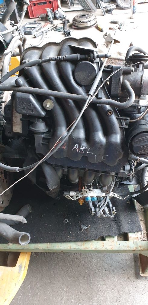 Bloc motor / chiuloasă Golf 4 1.6 benzină AKL volantă, galerie admisie