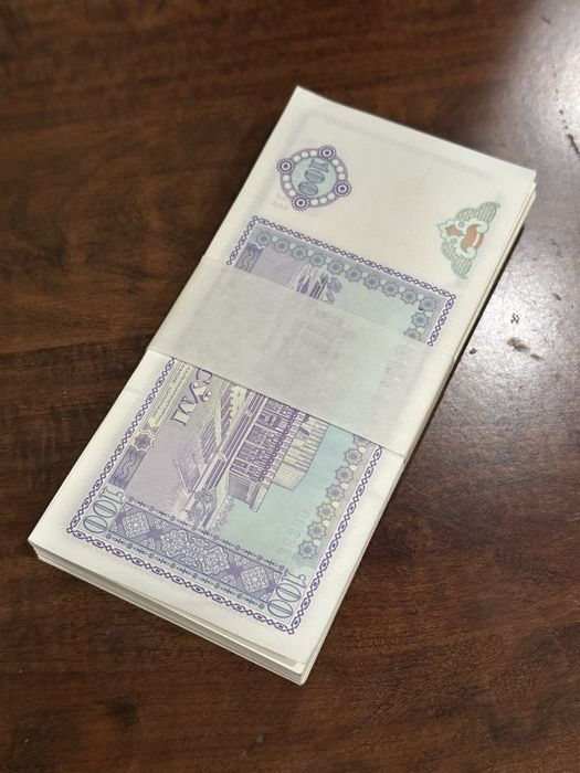 Бузилмаган бир пачка 100 сумлик