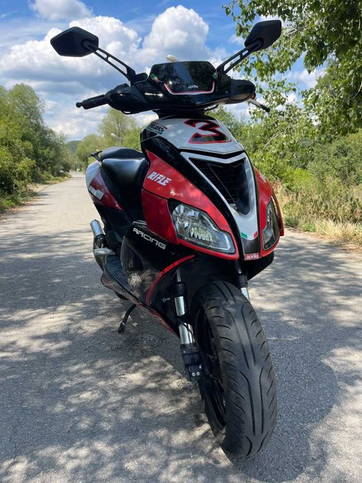 Продавам скутер Aprilia sr50 factory 2011 г.