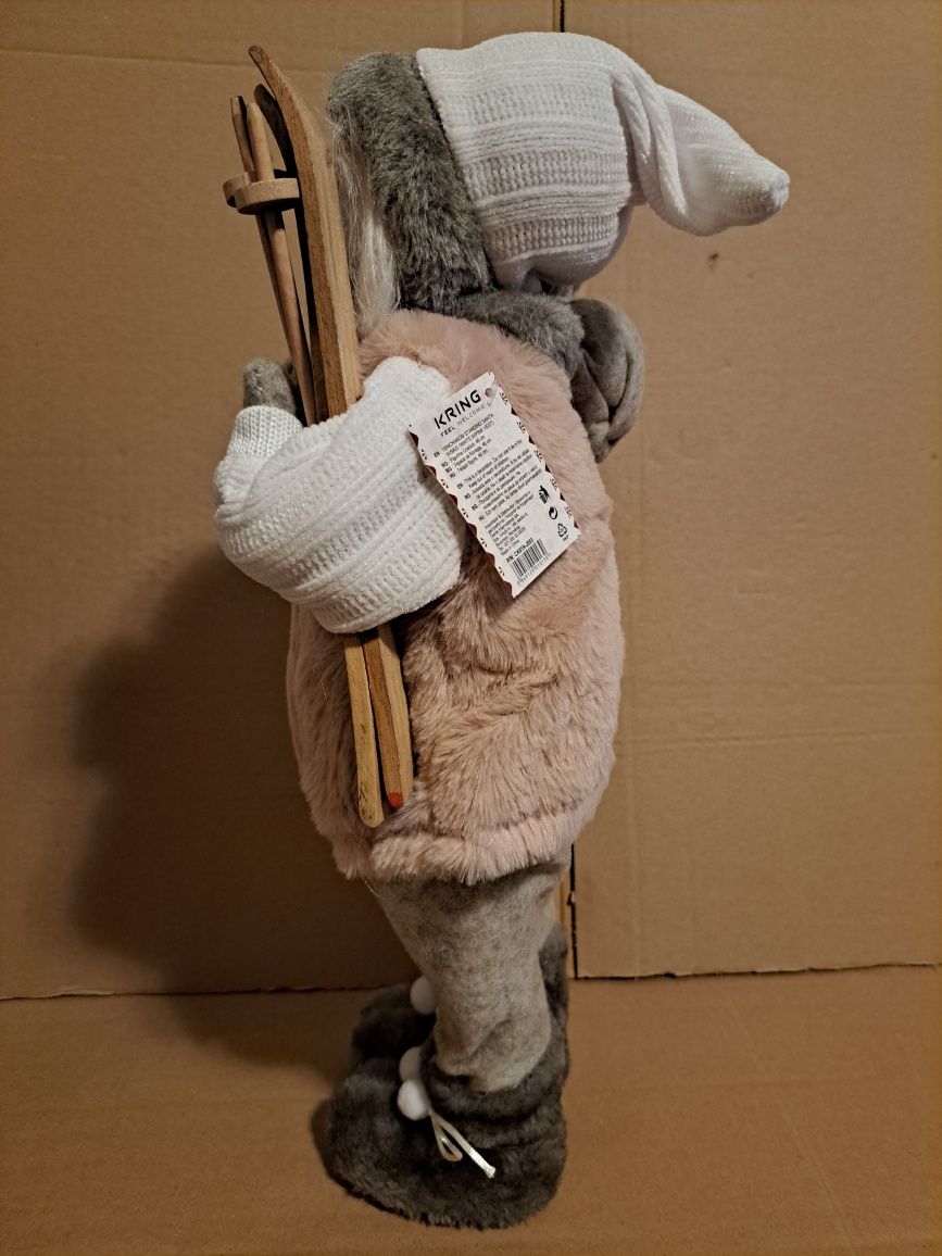 Figurina Mos Craciun cu brad sanie schiuri ursulet sac cadou 46 cm