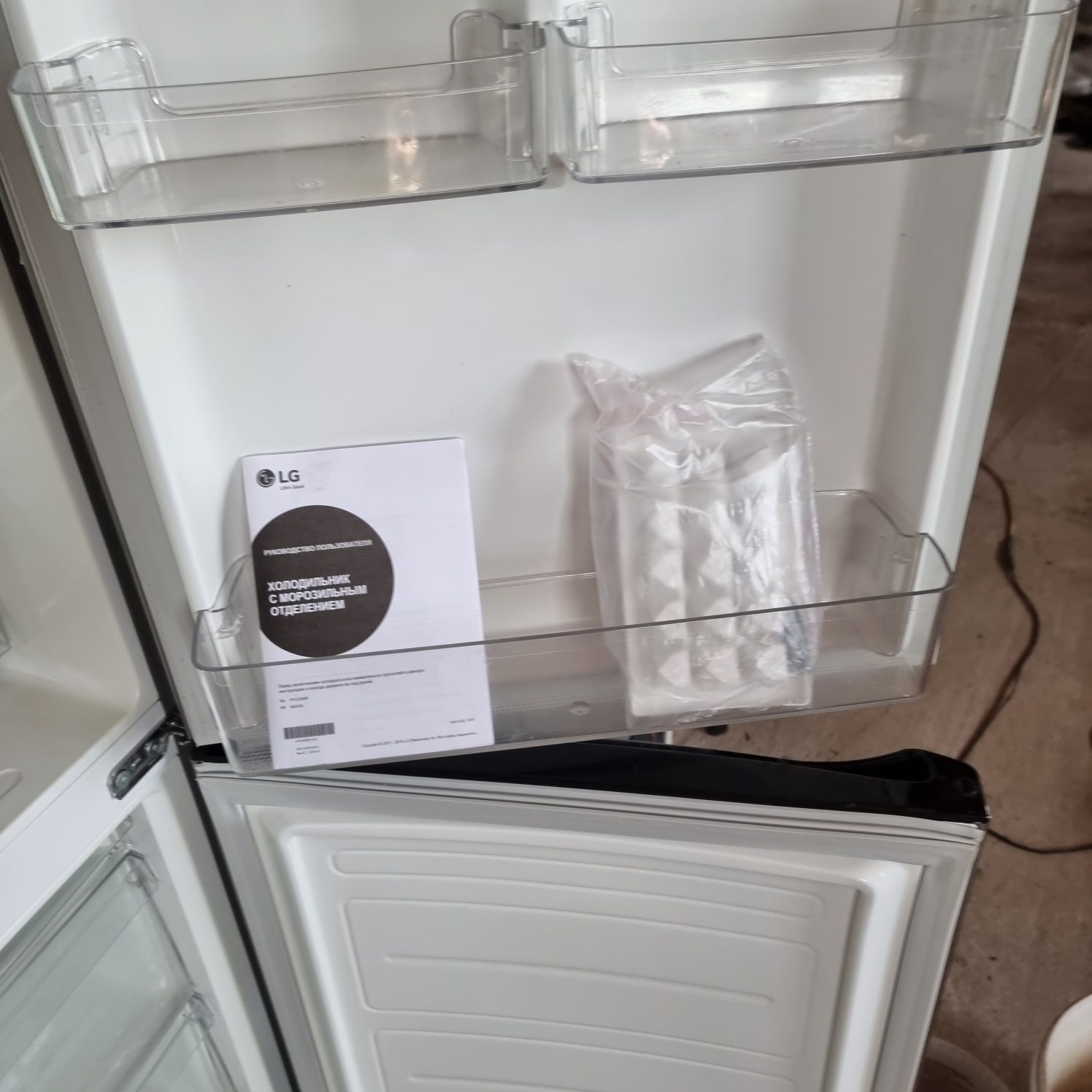 LG холодильник продам