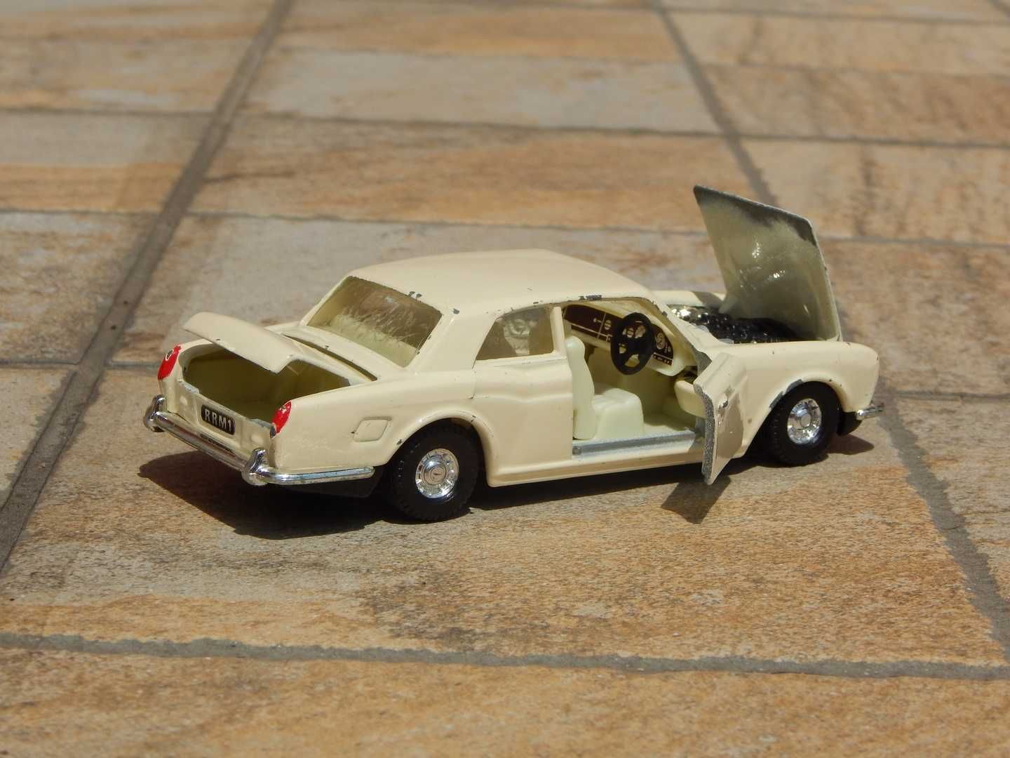 Macheta veche Rolls-Royce Corniche sc 1:35 Corgi 14 cm uzata