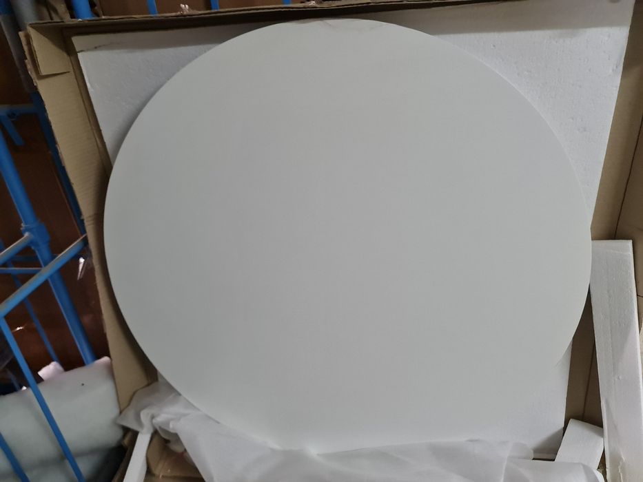 Masa din MDF cu picioare de lemn