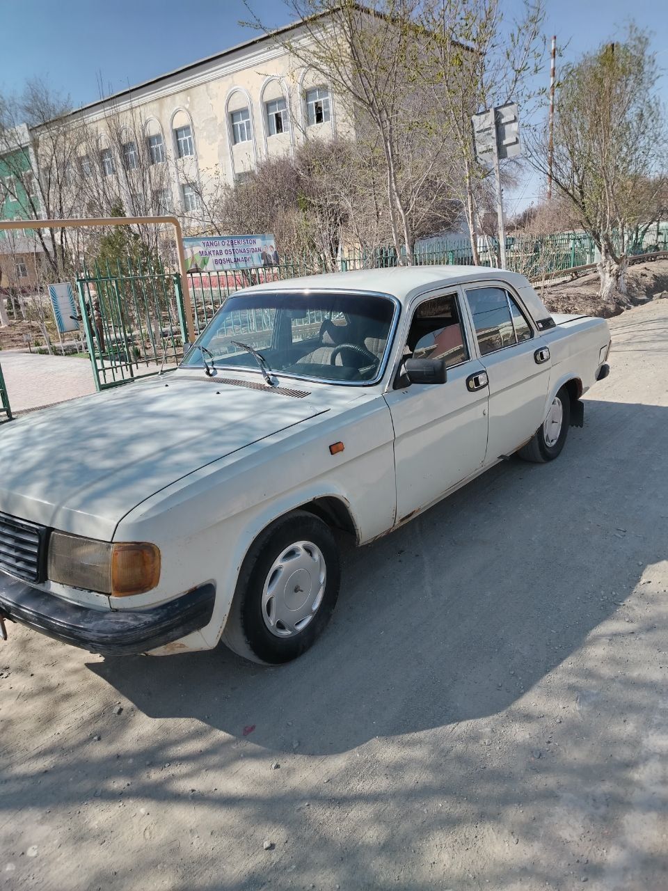 Volga 31029 sotiladi Gurlan