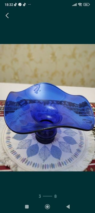 Ваза из кобальтового стекла