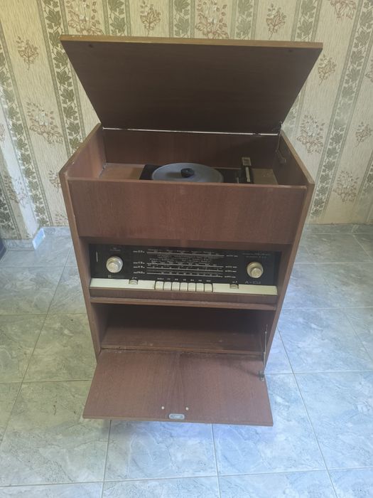 Радио грамофон ретро