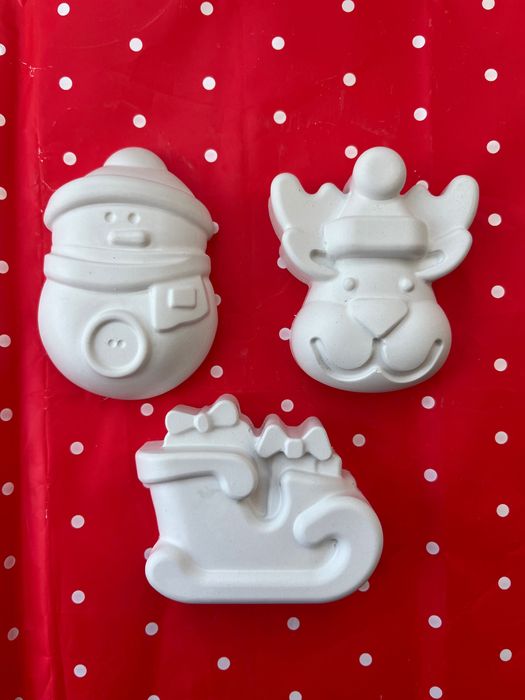 Figurine din ipsos cu tematica de Craciun