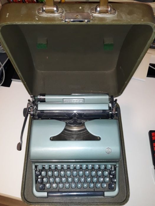 Mașină de scris - Torpedo 18
