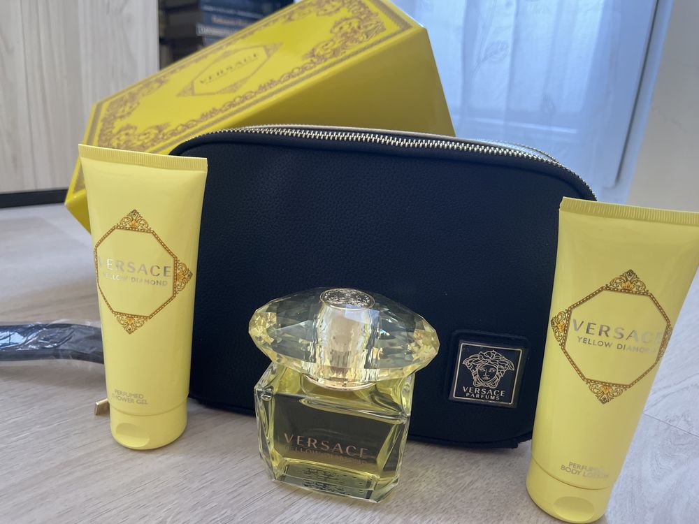 Комплект Versace Yellow diamont-несесер, парфюм, крем за тяло, душ гел