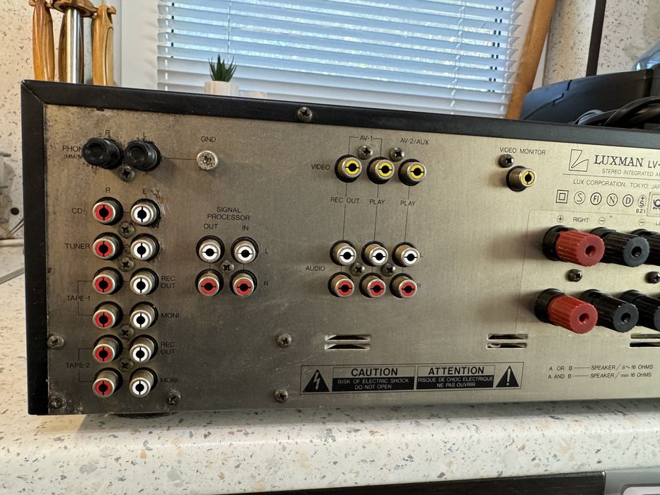 Luxman LV-103u Качествен стерео усилвател