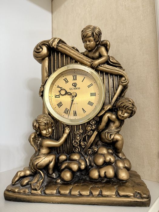 Часы кварцевые настольные