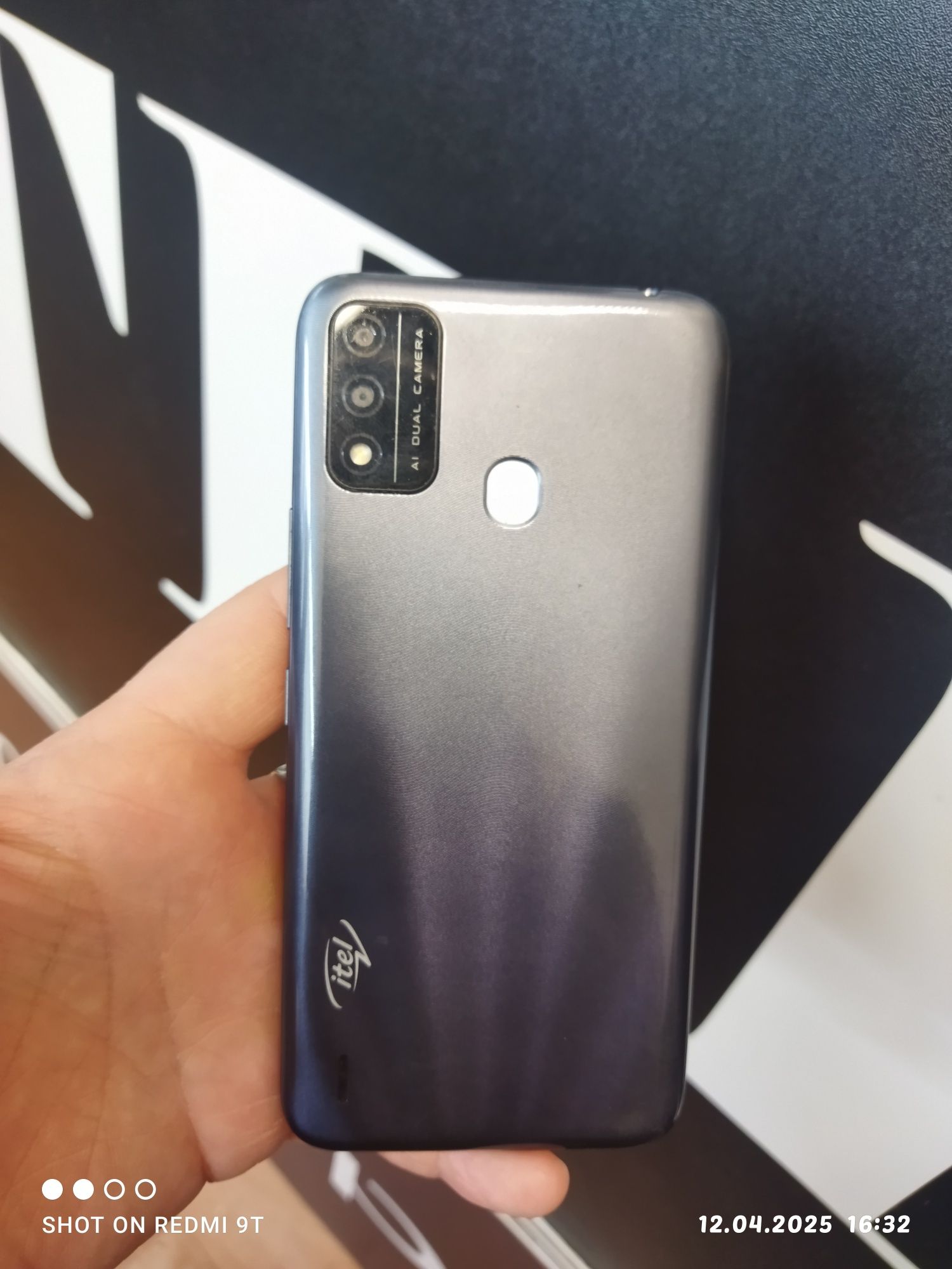 Huawei Y9  2019 память 2/32 гб в нормальном состоянии
