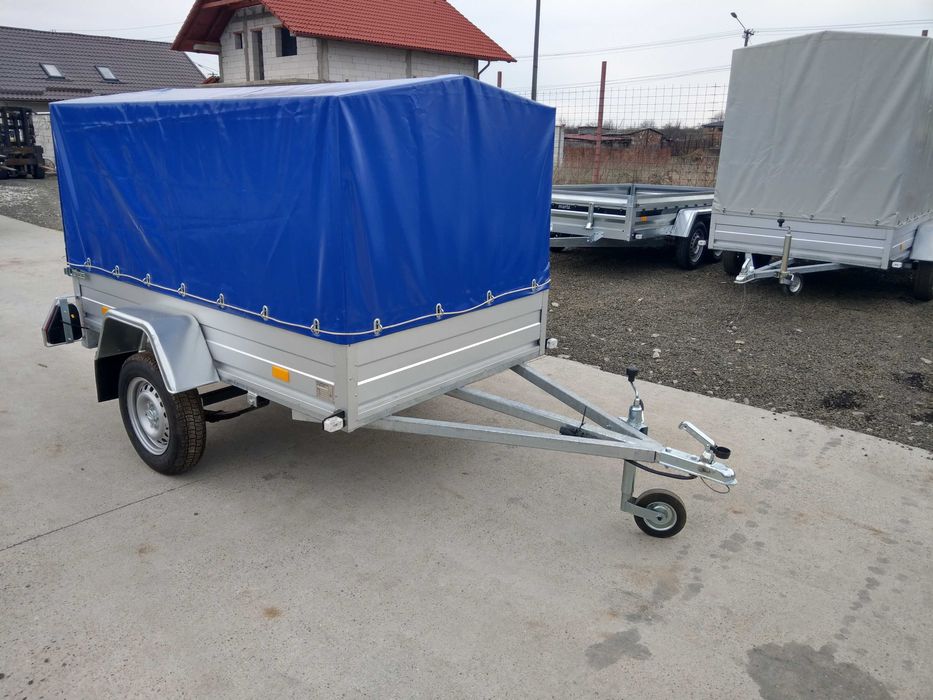 Inchiriem remorci cu un ax si cu 2 axe pentru transport marfa: