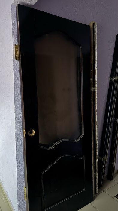 Продам дверь из натурального дерева