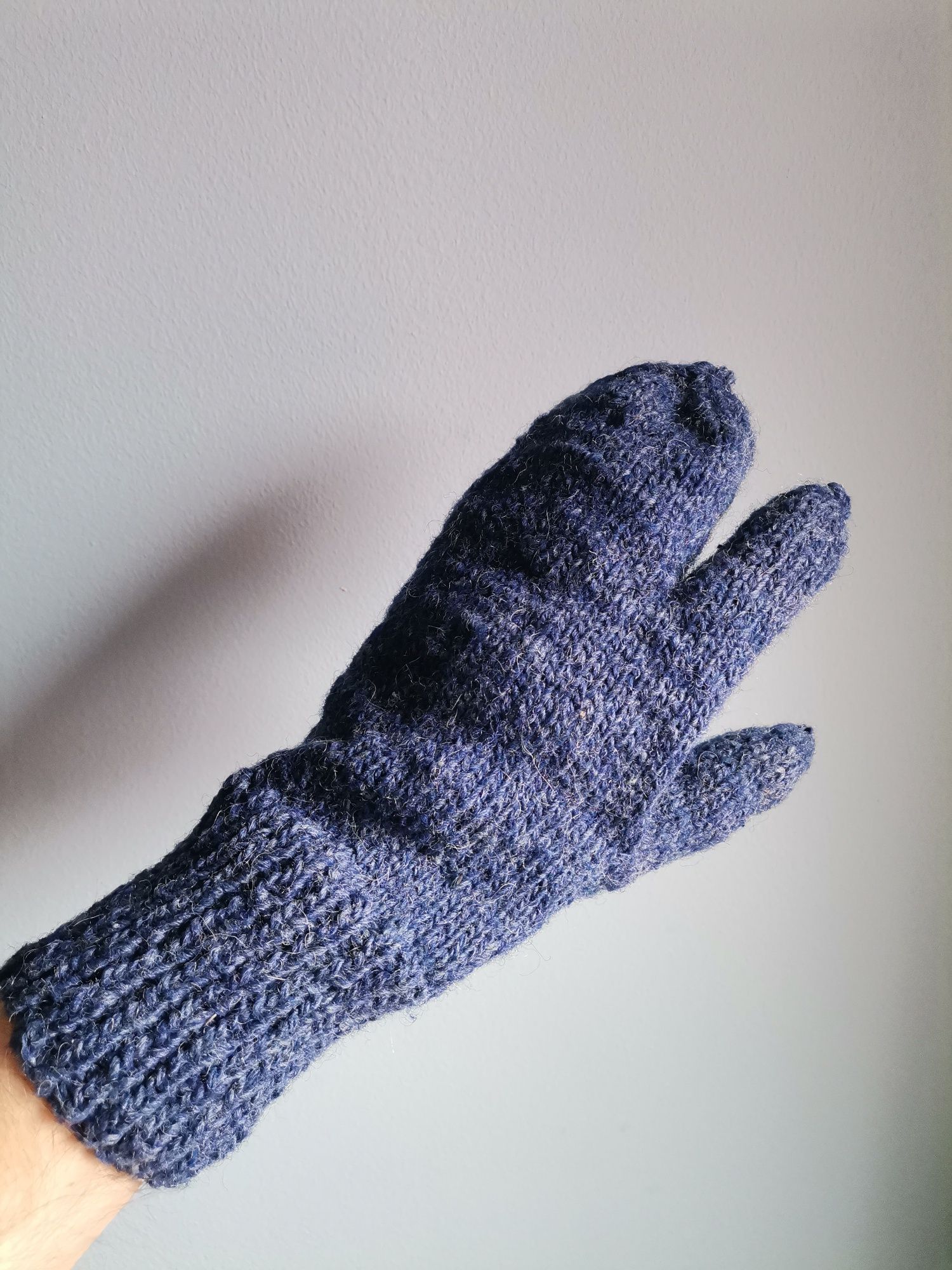 Mănuși din lână tricotate manual