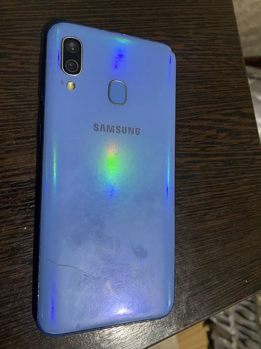 Самсунг а 40 в хорошем состояний