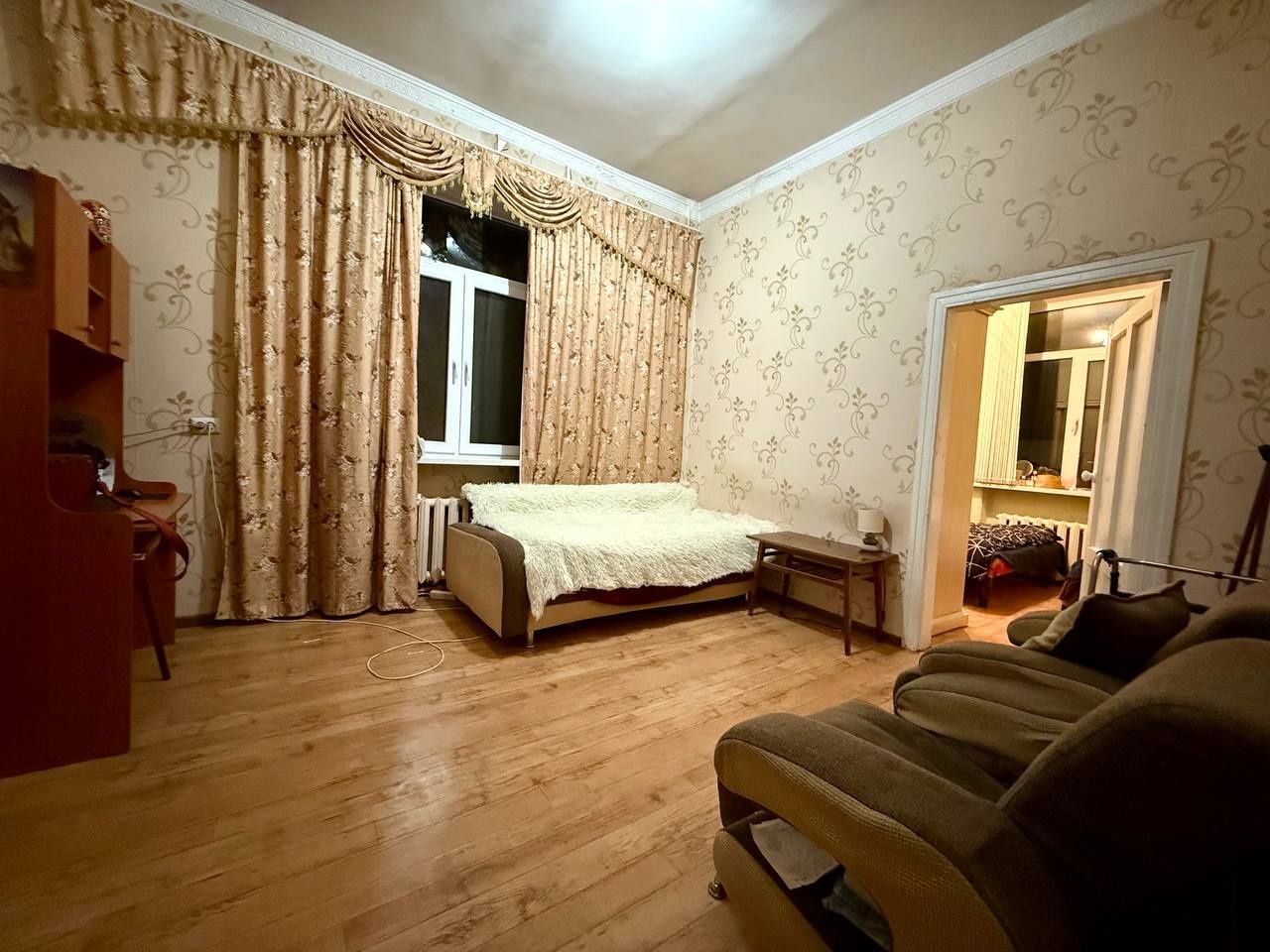 Срочно! Лабзак 2/4/4 среднее состояние кирпич .дом 59.500у.е