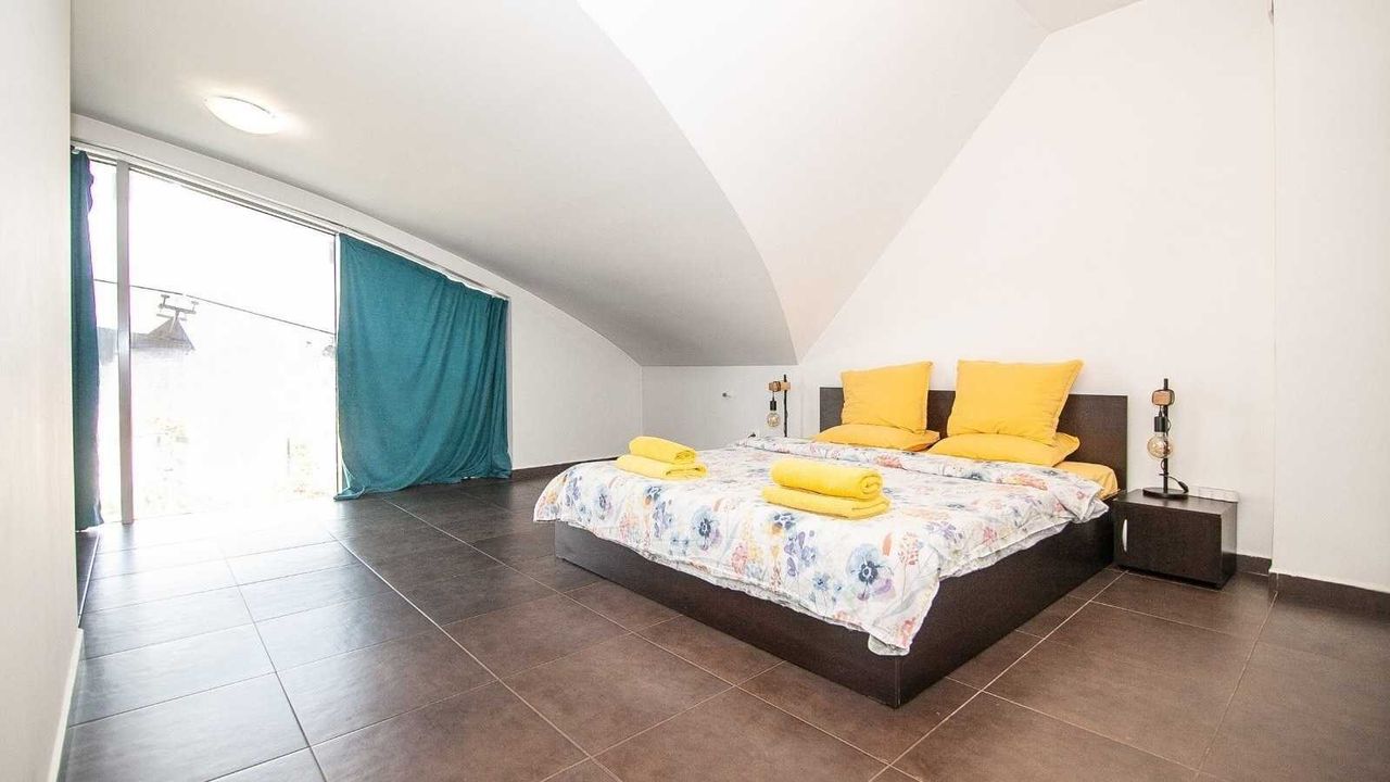 Дава се под наем Двустаен апартамент в София, Център - 66 кв.м за 550 € - Снимка #1