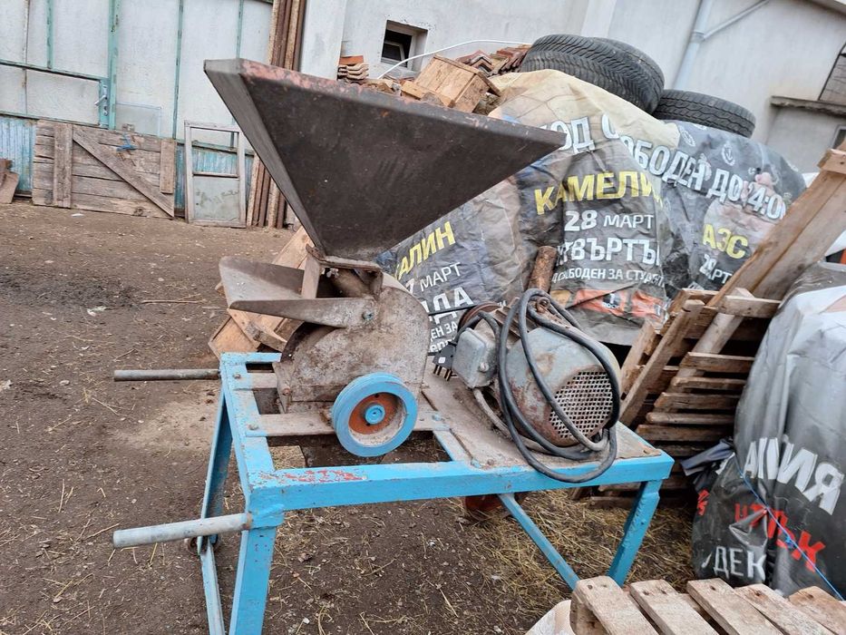 Продавам фуражомелка