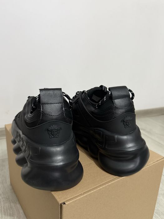 Versace chain reaction