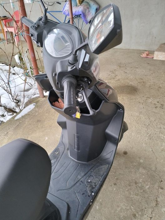 Scuter electric acum