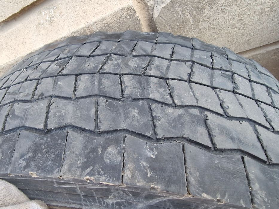 Балоны Б/У HANKOOK Made in KOREA  цена 120.000. Есть 3 шт BRIJIK.  1 ш