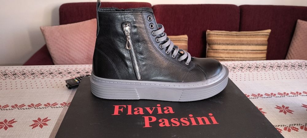 Bascheți damă, noi,  din piele naturală!