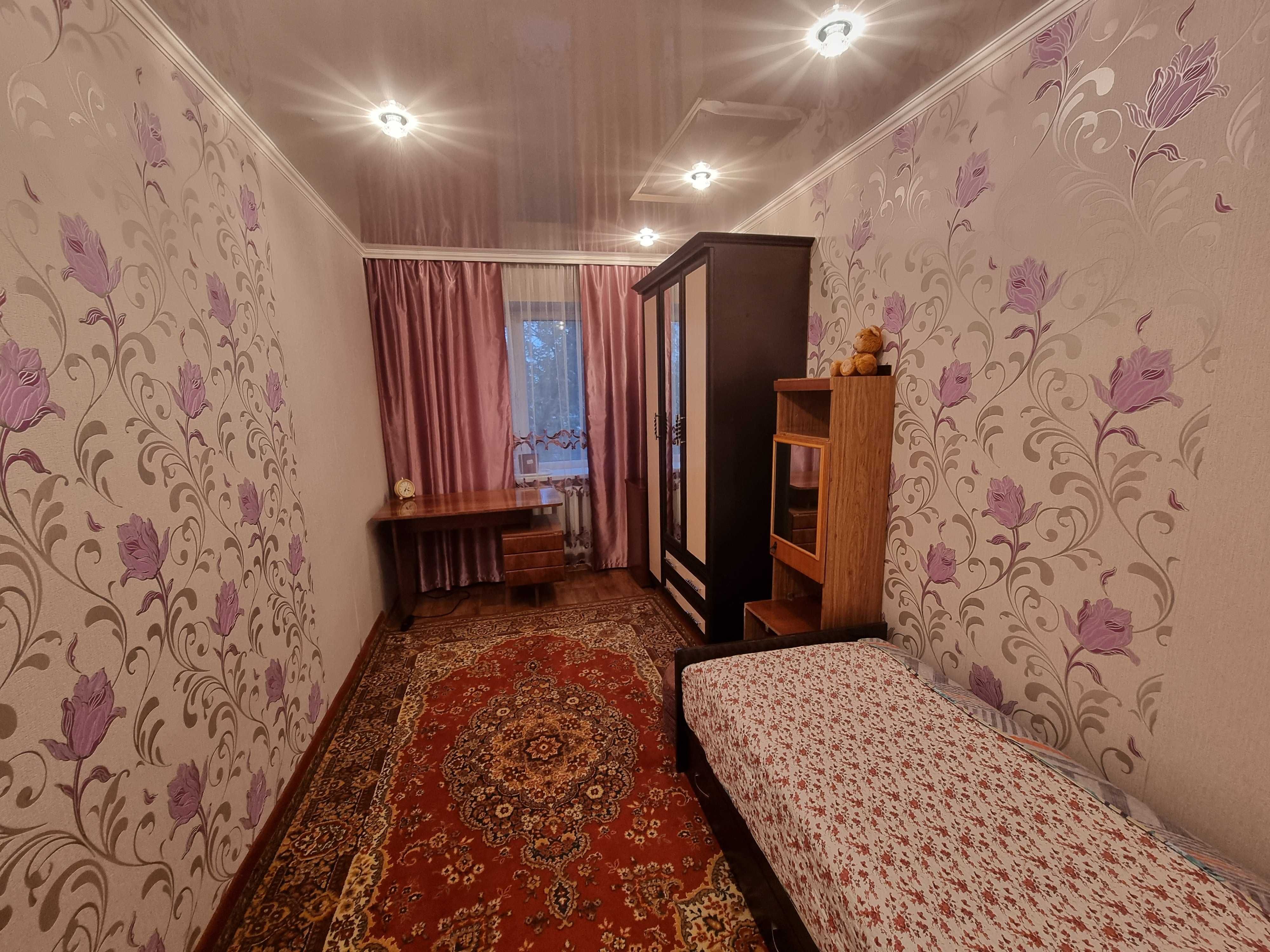 $ Продаётся 2-комнатная квартира в центре Пришахтинска (ул.Зелинского)