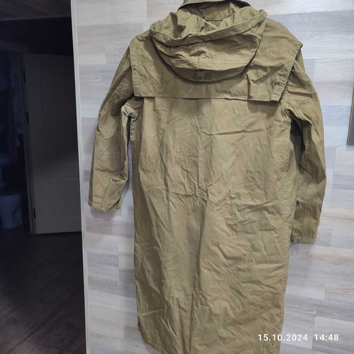 Продается камуфлированный костюм и брезентовый плащ для охотников