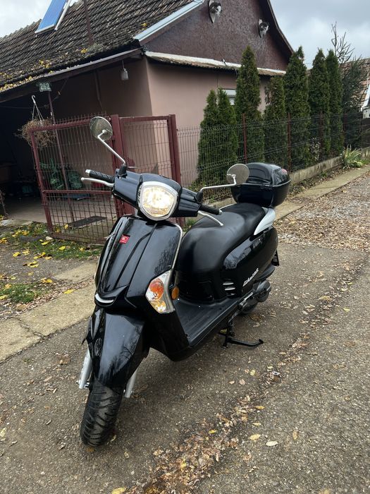 De vânzare scuter Kymco 125cc, în stare foarte bună.