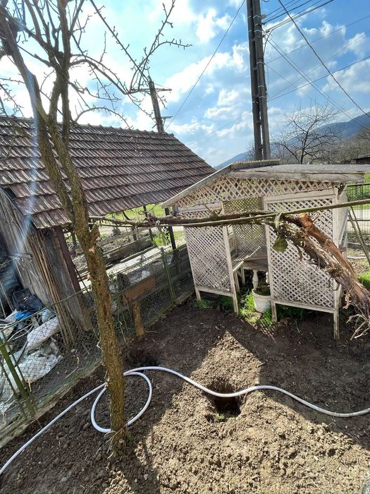 Foișor ciupercă necesită vopsire.Dimensiune 2,50m/2,50m