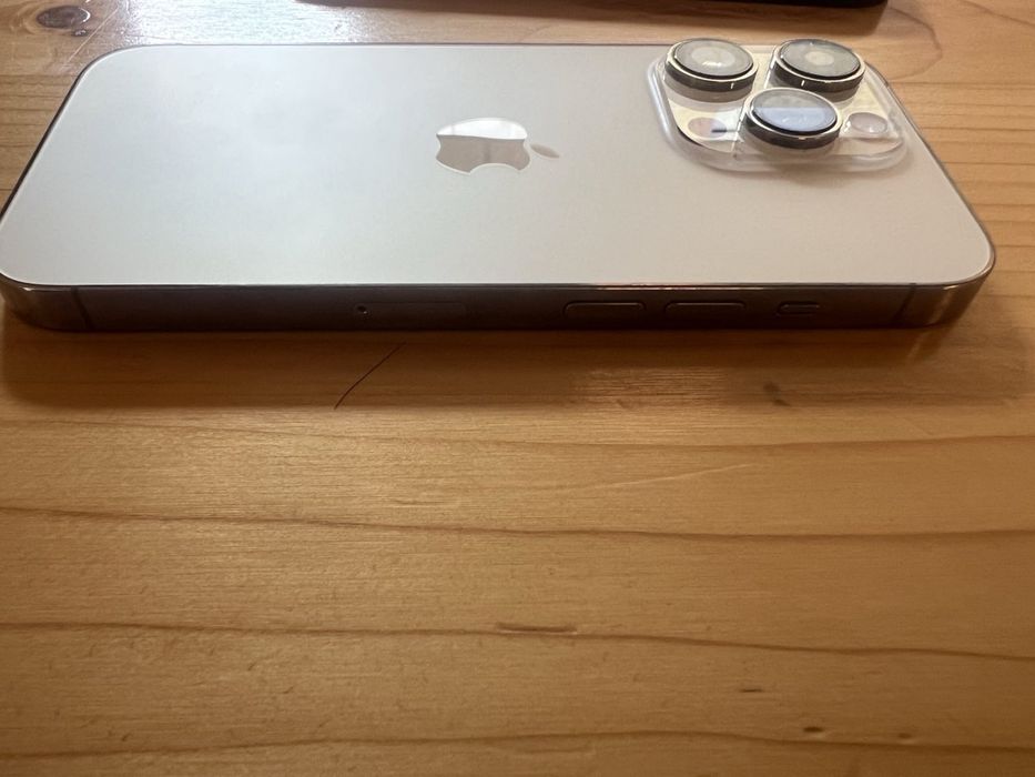 iPhone 14 Pro Gold/Black-Перфектни на части