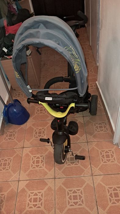 Tricicletă pentru copii, cu o trotinetă cadou