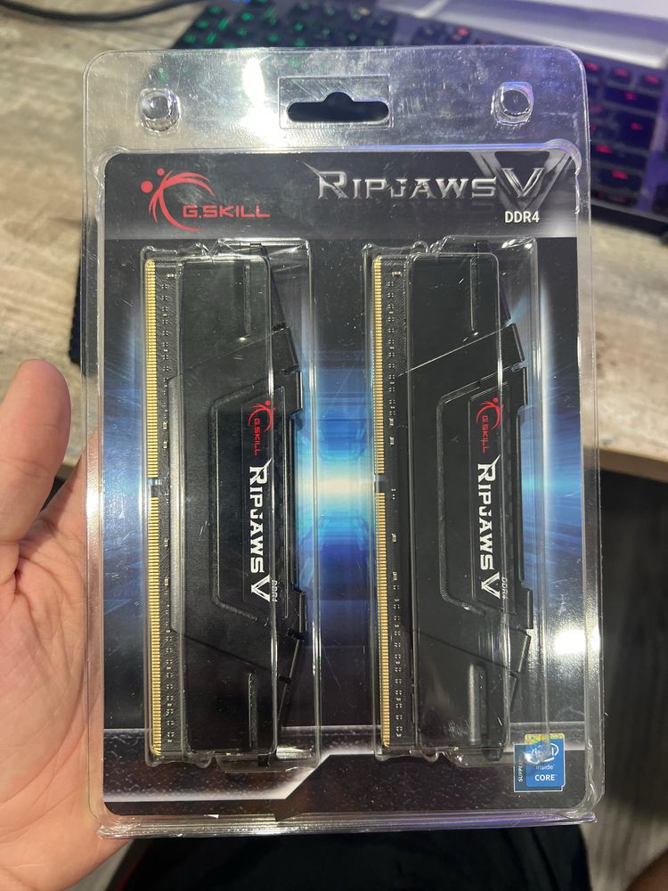 Оперативная память G.SKILL RIPJAWS V F4-3600C18D-32GVK 32 Гб