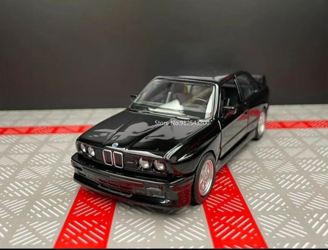 Macheta BMW M3 1987 ursulet scara 1:24 deosebit
