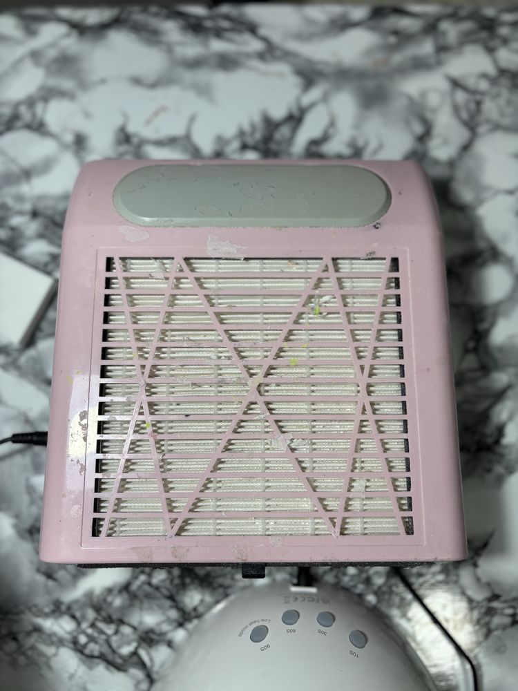 Aspirator unghii