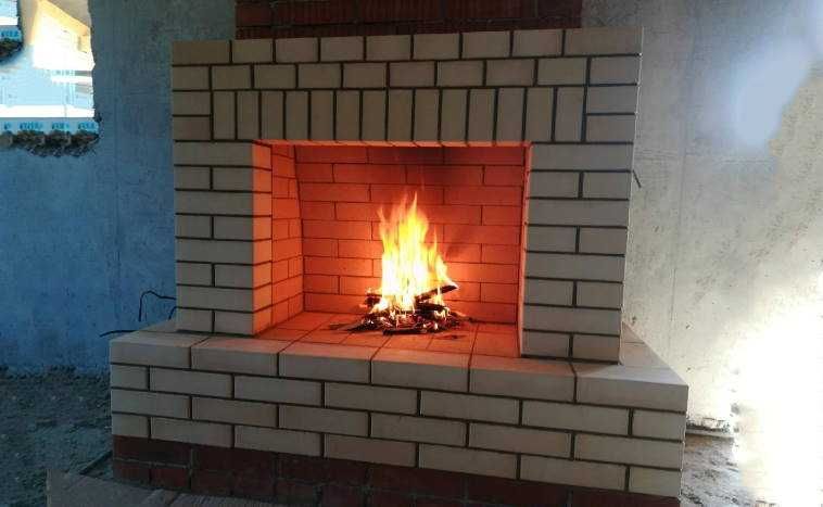 Кладка печей, каминов. Зона барбекю, помпейские печи на дровах.