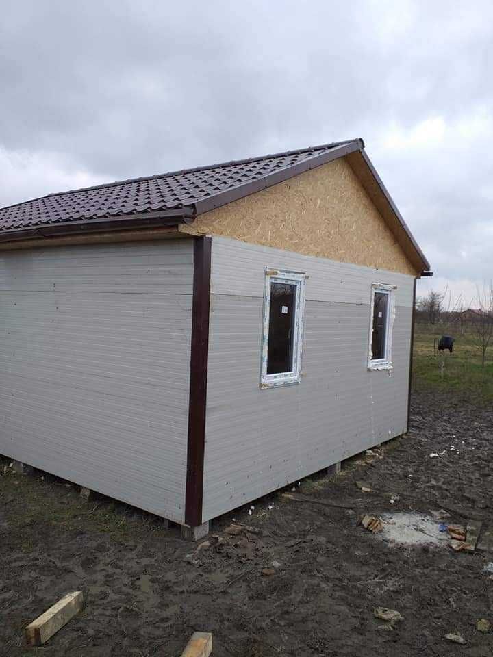 Casa locuibila, garaje auto si containere modulare din panou sandwich