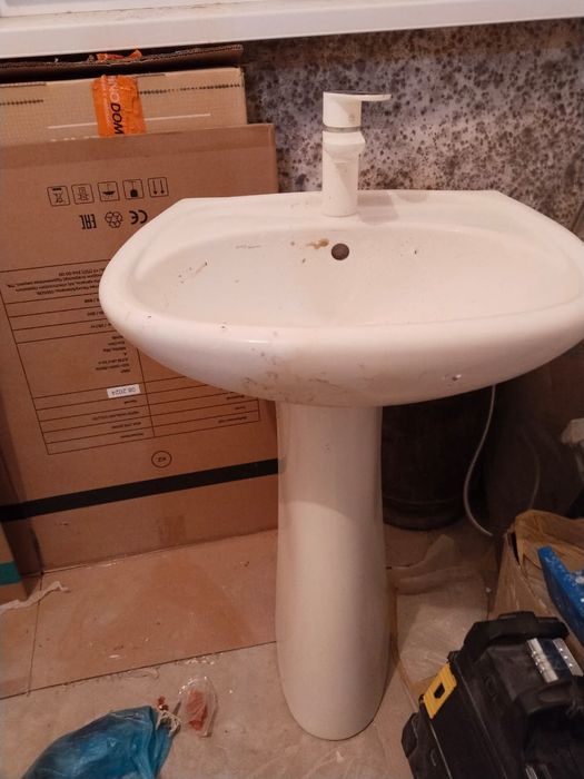 Раковина с смесителем .10.000ТГ