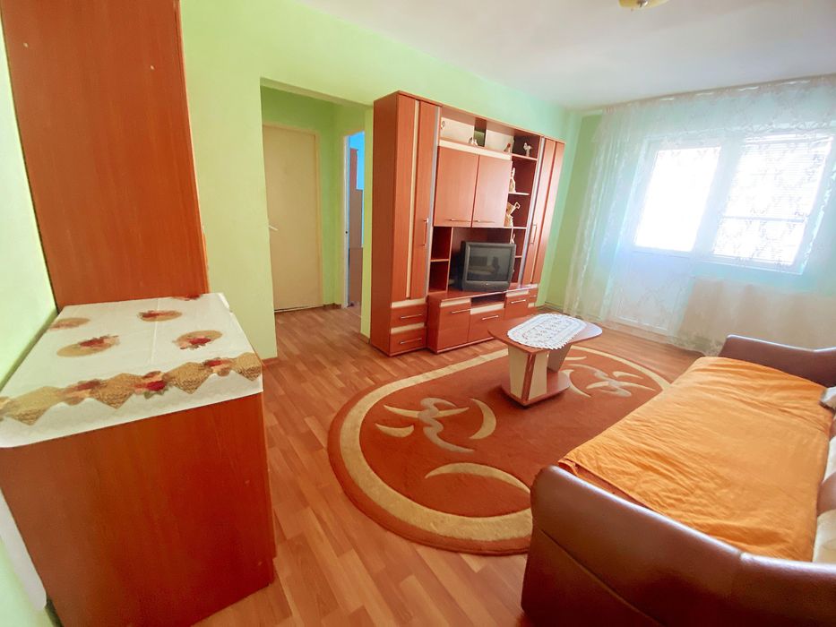 Ofer spre închiriere un apartament cu 2 camere