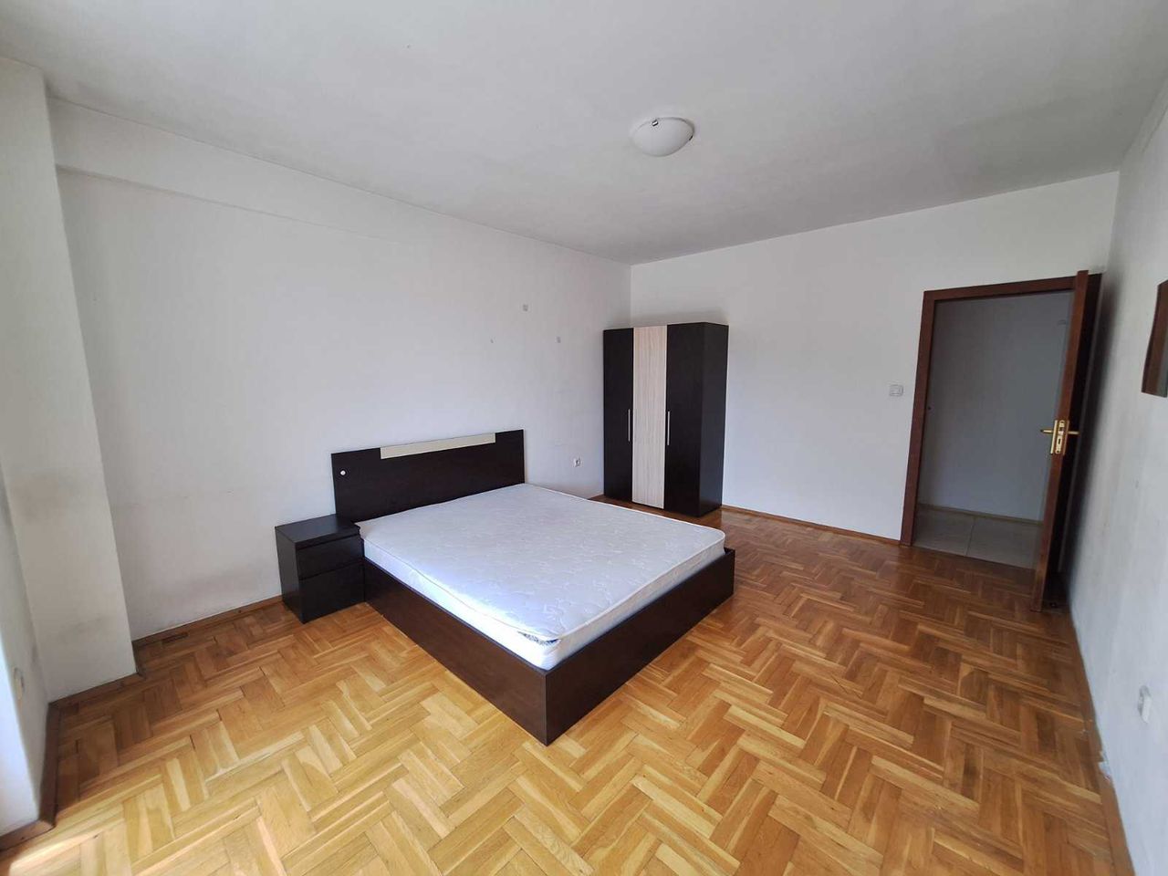 Дава се под наем Двустаен апартамент в София, Център - 75 кв.м за 510 € - Снимка #4