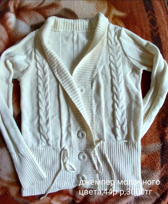 Продам джемпер молочного цвета и юбку на синтепоне